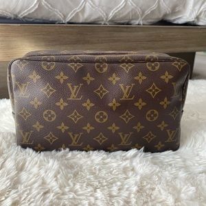 Authentic Louis Vuitton LV monogram Trousse 28 makeup cosmetic travel bag
